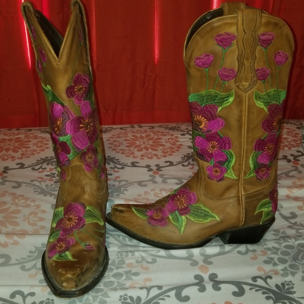 Embroidered Floral Western Boots